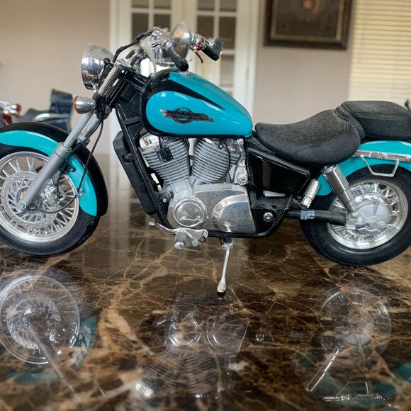 5 lot collectible die cast motorcycle models, Harley, BMW, Honda, Motto Guzzi - Picture 3 of 16